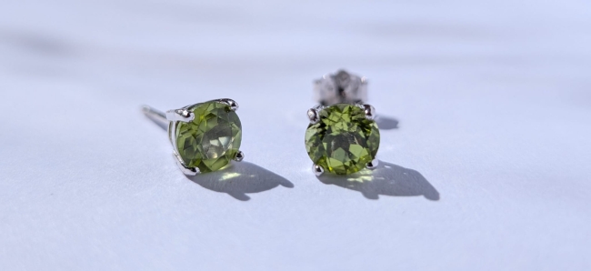 Clous d'oreilles Argent massif Gilgen&amp;Co  Péridot naturel 