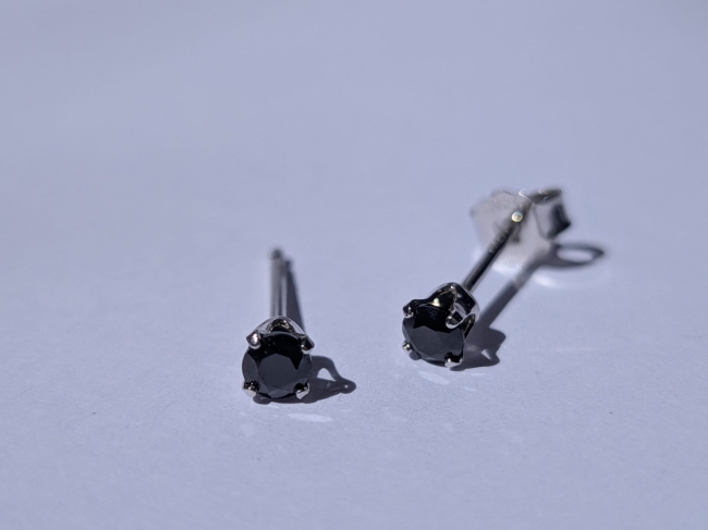 Puces d'oreilles Argent massif Gilgen&amp;Co  Saphir naturel noir 