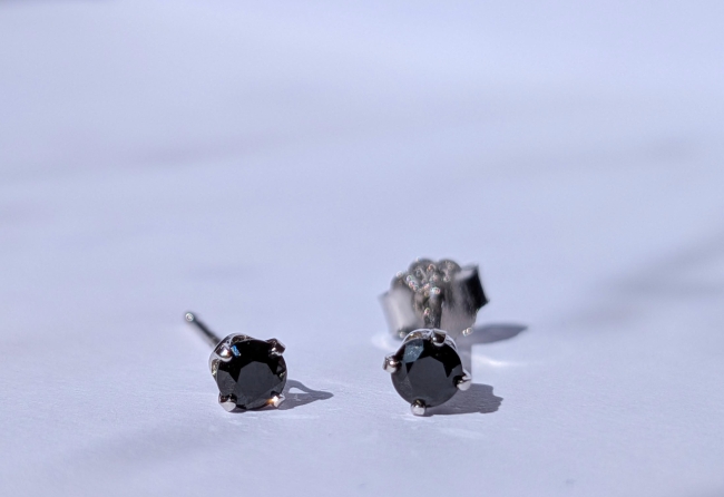 Puces d'oreilles Argent massif Gilgen&amp;Co  Saphir naturel noir 