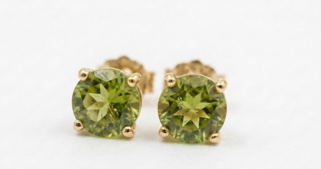 Clous d'oreilles Or Jaune 18k Gilgen&amp;Co Péridot naturel