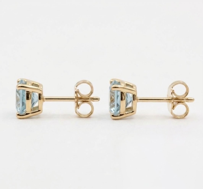 Clous d'oreilles Or Jaune 18K Gilgen&amp;Co Topaze bleue naturelle