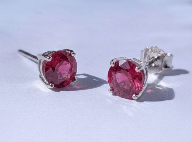 Clous d'oreilles S925 Gilgen&amp;Co Rubis naturel